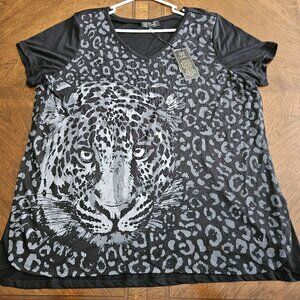 NWT DG2 Diane Gilman Top with Animal Print